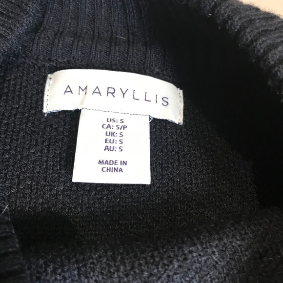 Black Sweater with floral sleeves - Picture 3 of 7